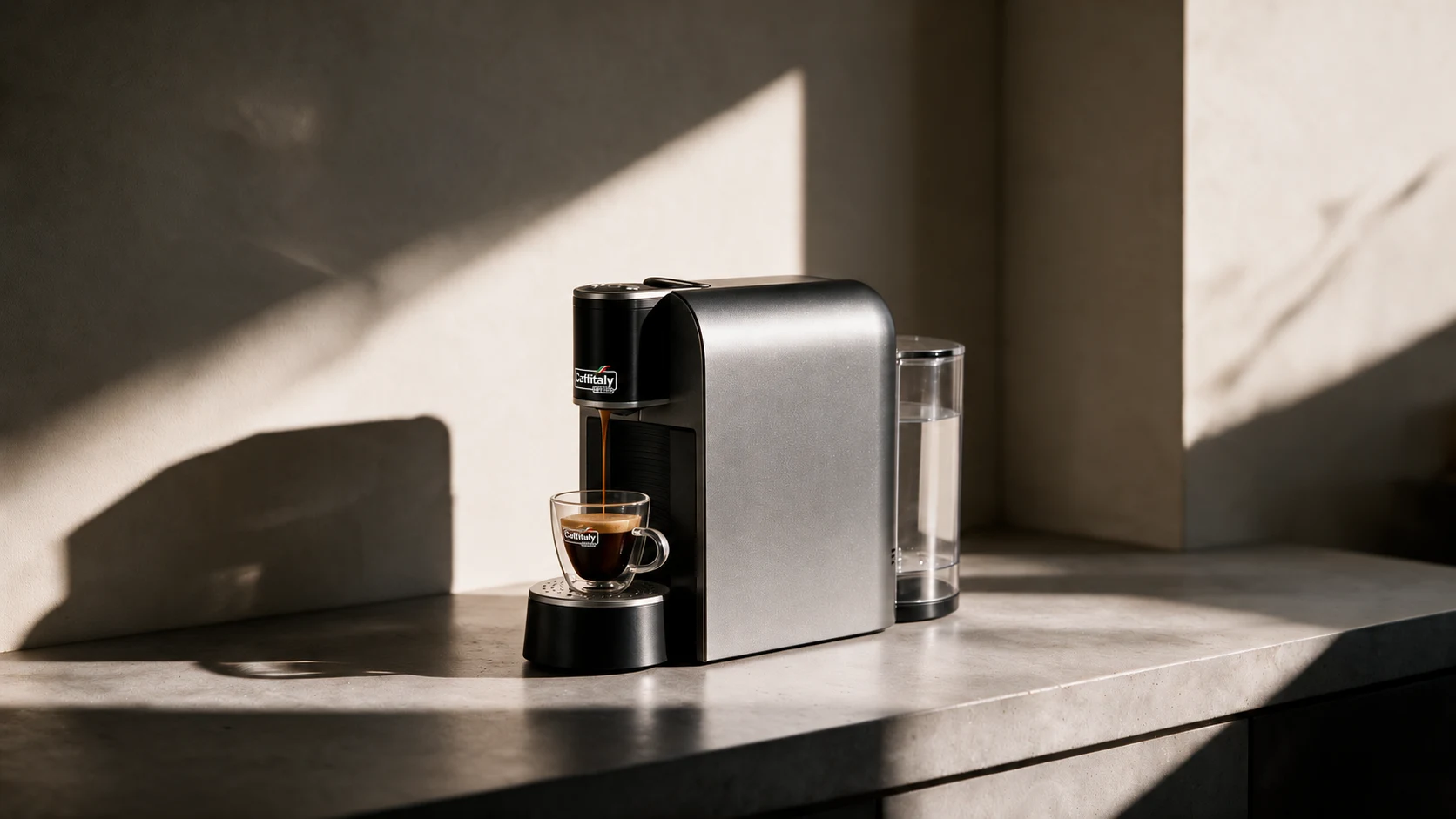 Caffitaly Arka S33R EVO u enterijeru — ilustracija ambijenta