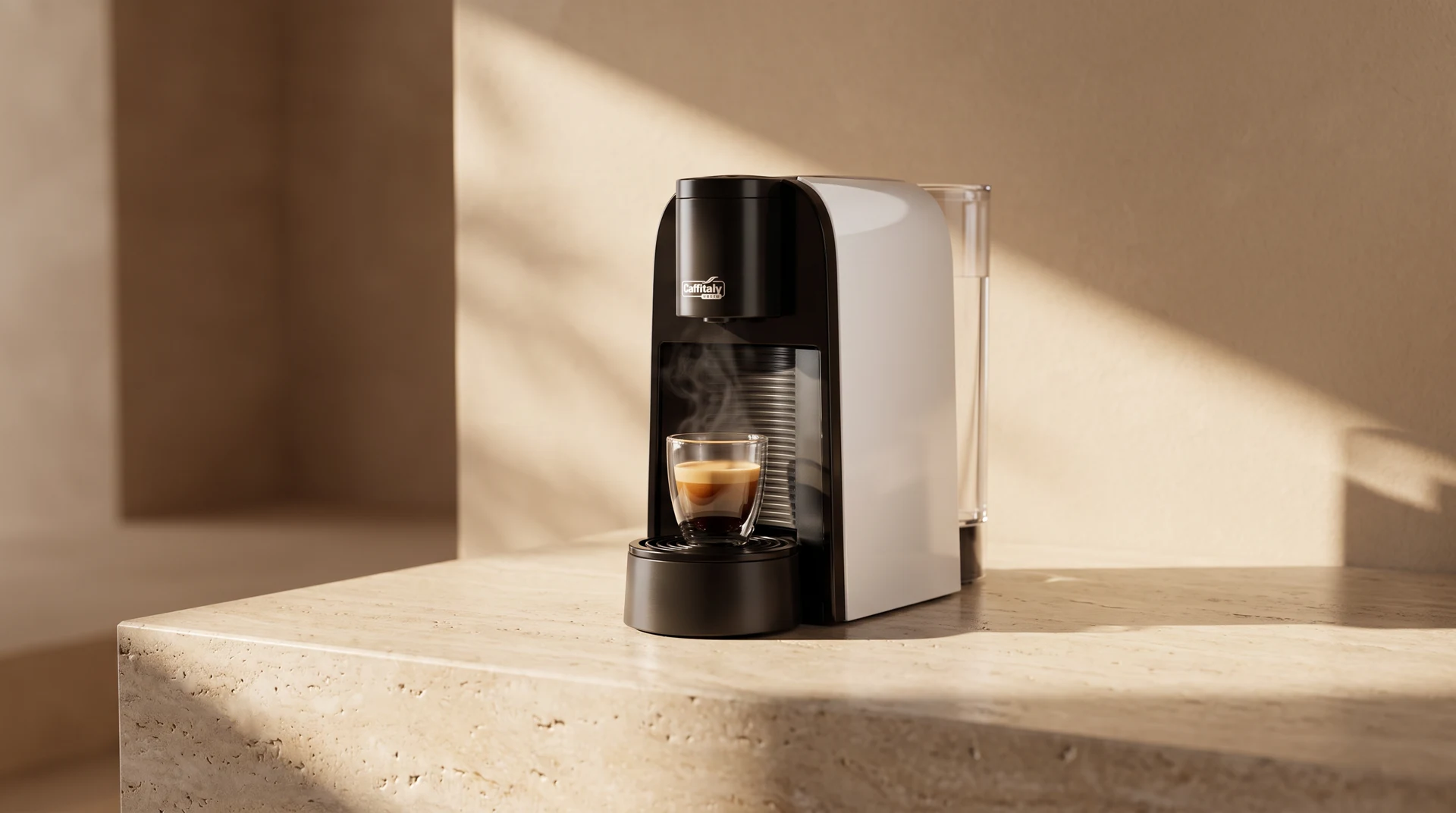 Caffitaly aparat na prirodnom kamenu u toplom svetlu
